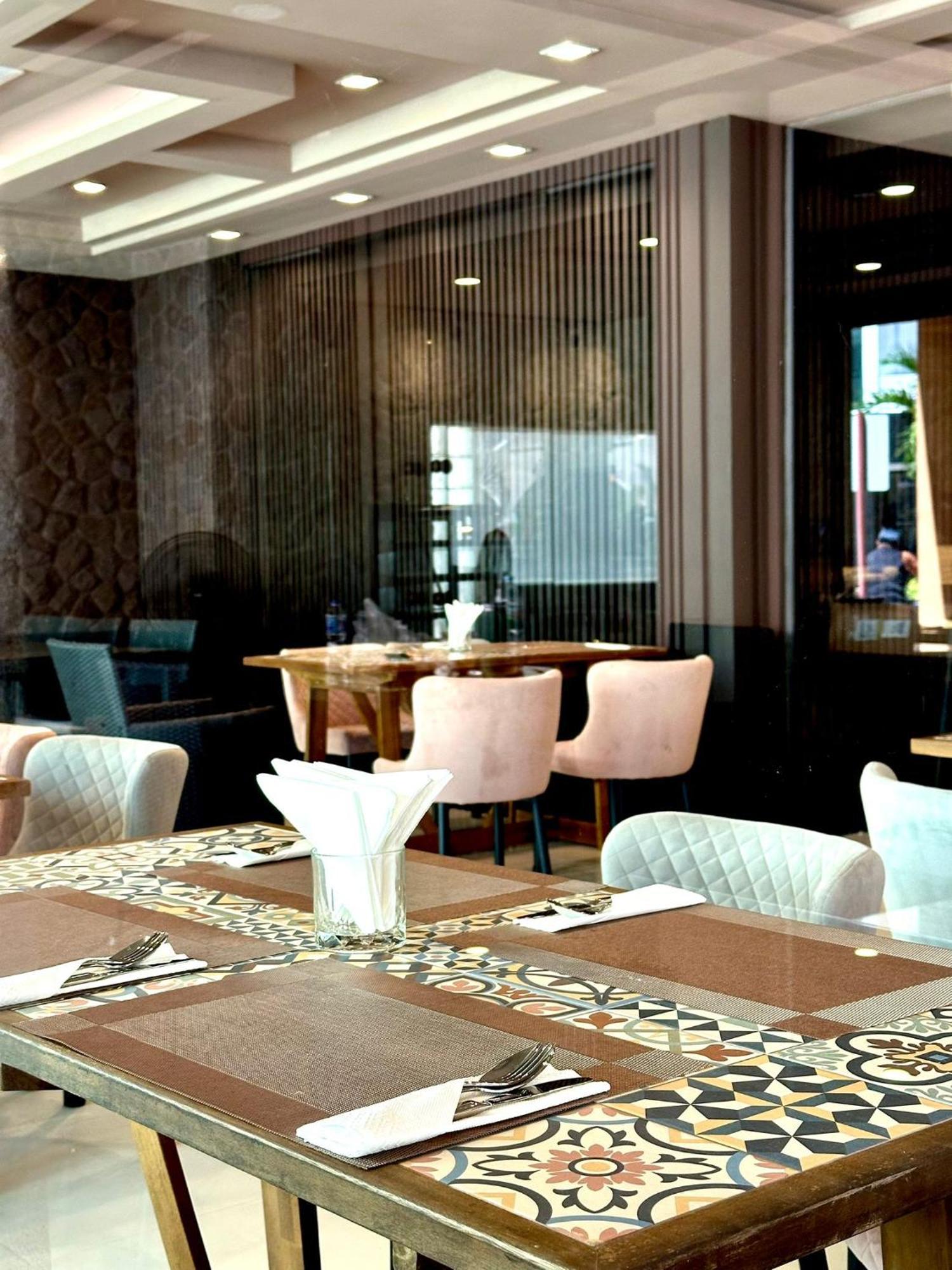Grand Orlov Apart Hotel Patong Exterior foto