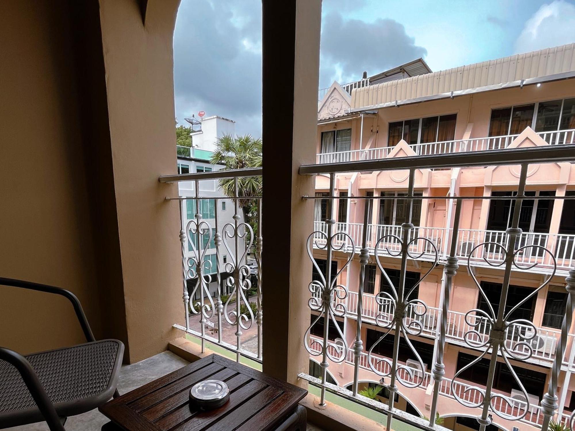 Grand Orlov Apart Hotel Patong Exterior foto