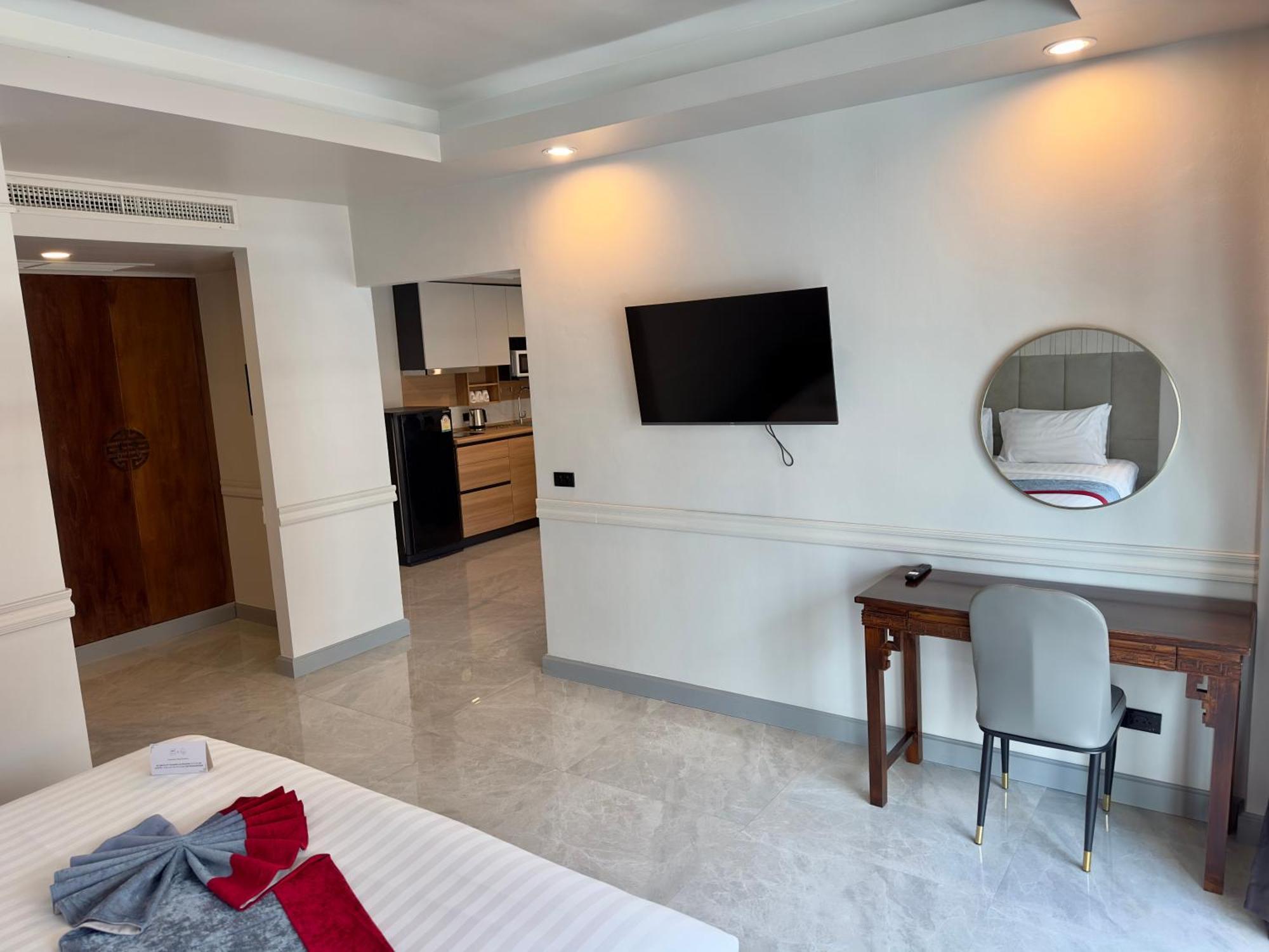 Grand Orlov Apart Hotel Patong Exterior foto